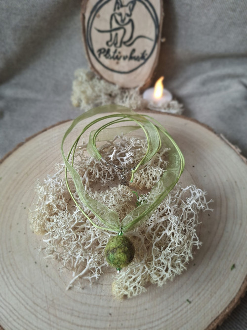 Náhrdelník s plstěnou kuličkou, "Mother Earth"