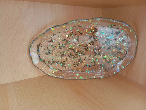 Ručně vyráběný epoxy tácek – přírodní design