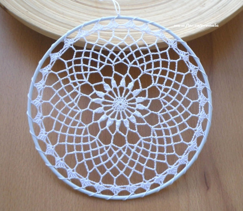 Závěsná dekorace č.119 bílá průměr 15 cm