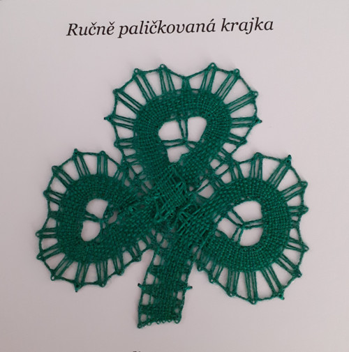 Ručně paličkovaný třílístek - tmavě zelený