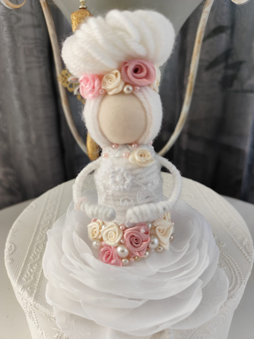 Nikaska Flower Doll Pink – Ručně vyrobená panenka