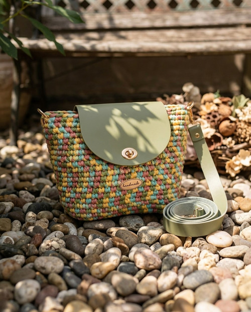 Malá háčkovaná kabelka - khaki — foto 1