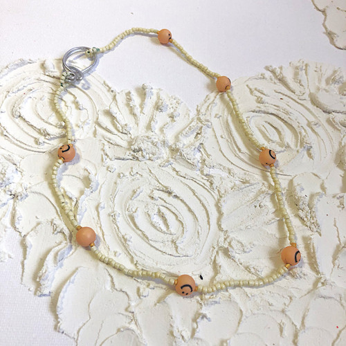 Happy Dots – autorský korálkový choker