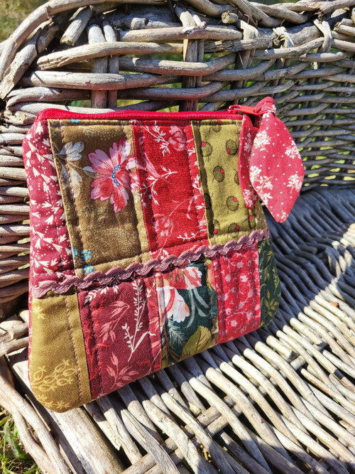 Etue s podzimní loukou - nový zaoblený střih