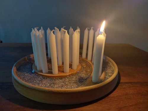 Adventní svícen spirála v pastelových barvách