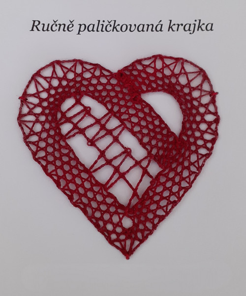 Ručně paličkované srdíčko - červené