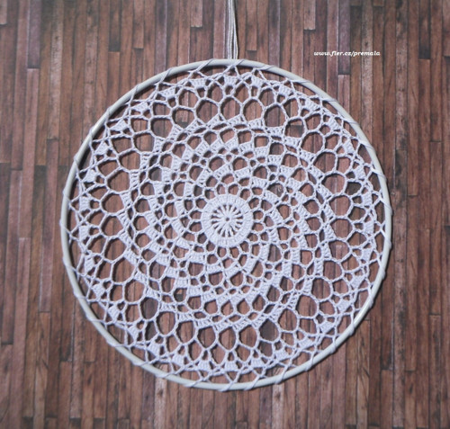 Závěsná dekorace č.147 bílá průměr 15 cm