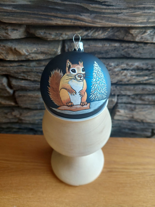Malovaná skleněná koule modrá - Veverka