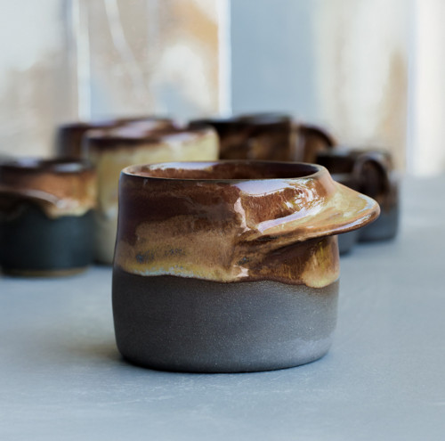 137 Caramel - s podpůrným šikmým ouškem