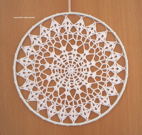 Závěsná dekorace č.126 bílá průměr 15 cm