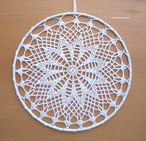 Závěsná dekorace č.136 bílá průměr 15 cm
