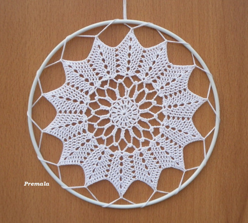 Závěsná dekorace č.138 bílá průměr 15 cm