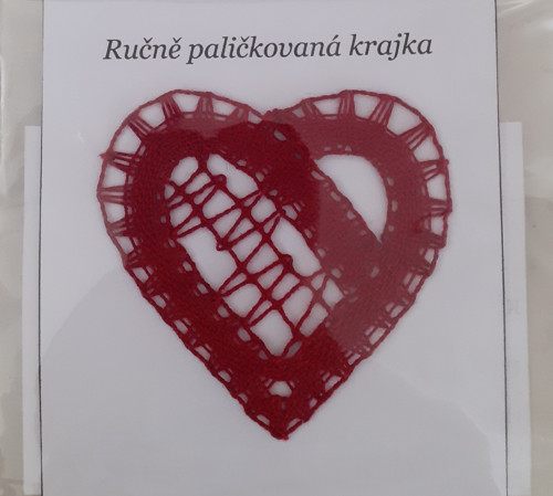 Ručně paličkované srdíčko - červené