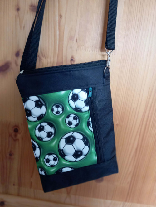 Crossbody pro fotbalisty