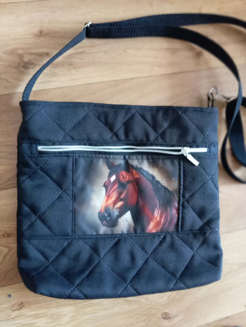 Crossbody - koník