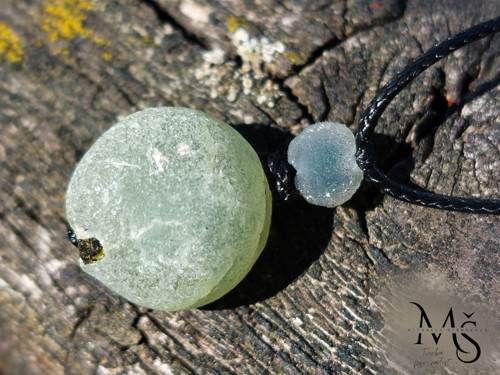 PREHNIT a HROZNOVÝ CHALCEDON - náhrdelník/amulet