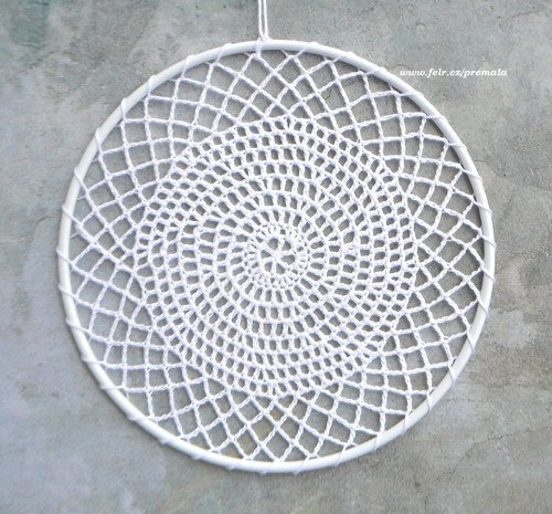 Závěsná dekorace č.157 bílá průměr 12 cm