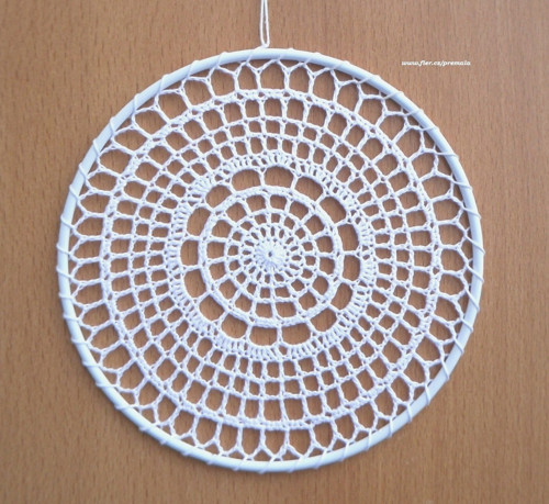 Závěsná dekorace č.163 bílá průměr 12 cm