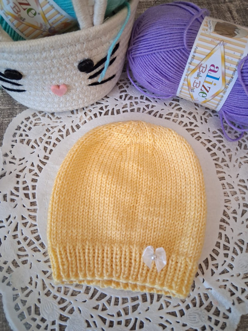 Pletená baby čepička Perličky (0–3 m)