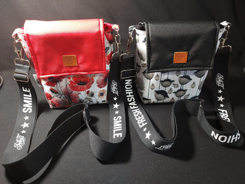 Crossbody mini+ popruh černo/bílé vlčí máky
