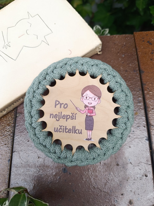 Háčkovaný podtácek pro učitelku