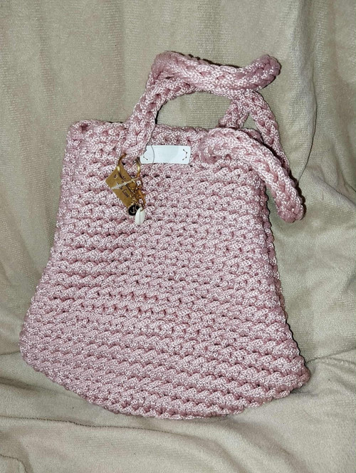 Háčkovaná elegantní kabelka z pevného cordu