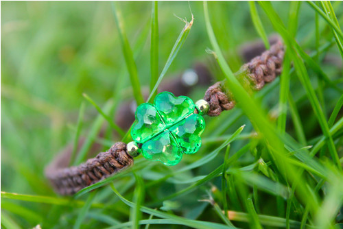 Čtyřlístek pro štěstí. Náramek macramé