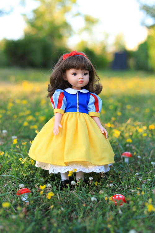 Šaty ve stylu Sněhurky pro Paola Reina 32 cm