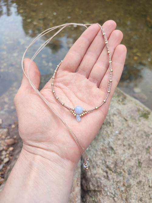 Macramé náhrdelník Blátt tungl "blue moon"