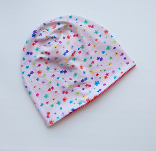 Čepička s kvítky 50 - 52 cm
