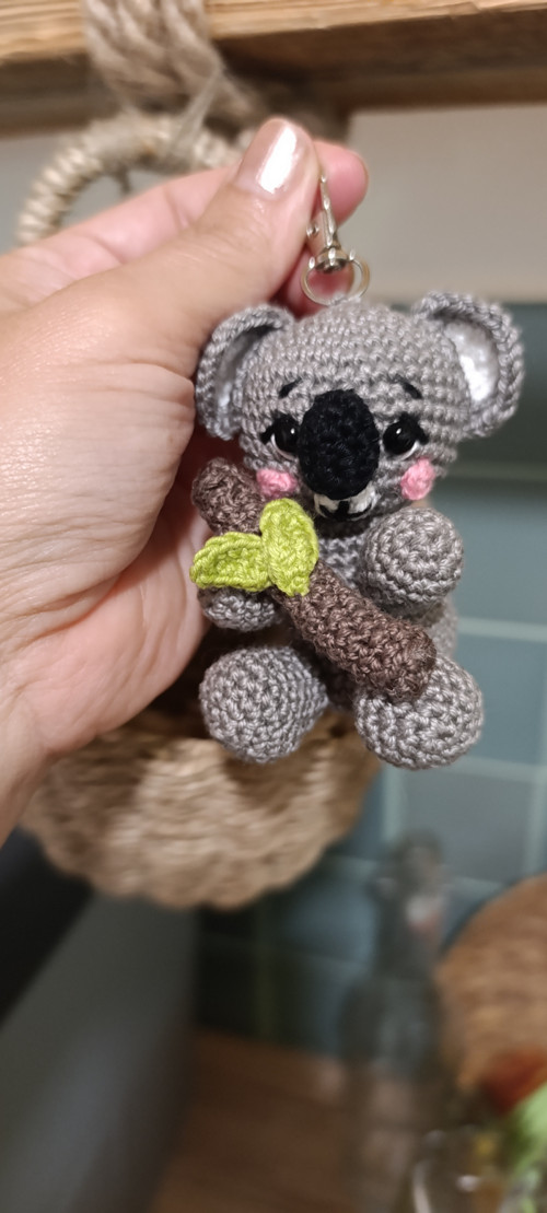 Háčkovaný přívěšek , klíčenka koala 9cm
