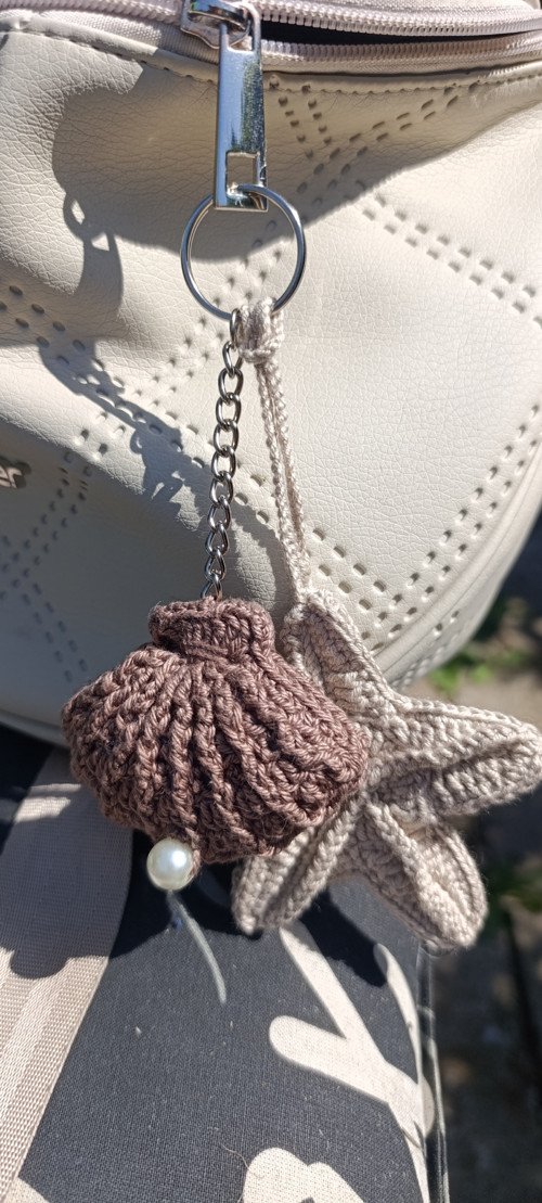 Háčkovaný přívěšek , klíčenka mušle ,hvězda 9cm