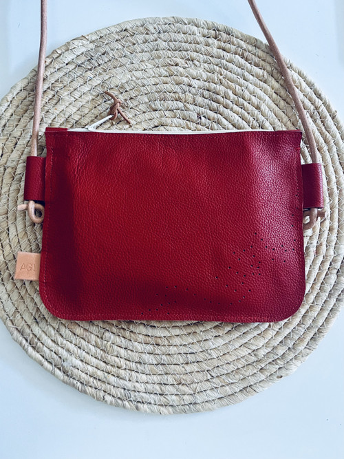 Kožená taštička crossbody vlna jahoda