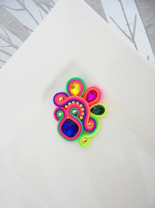 Soutache brošňa