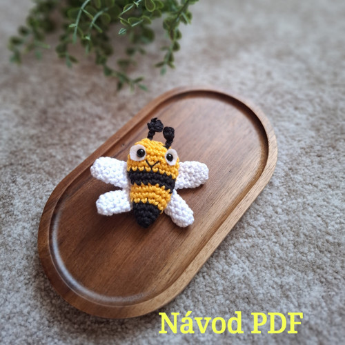 Návod na háčkovanou včelku brož
