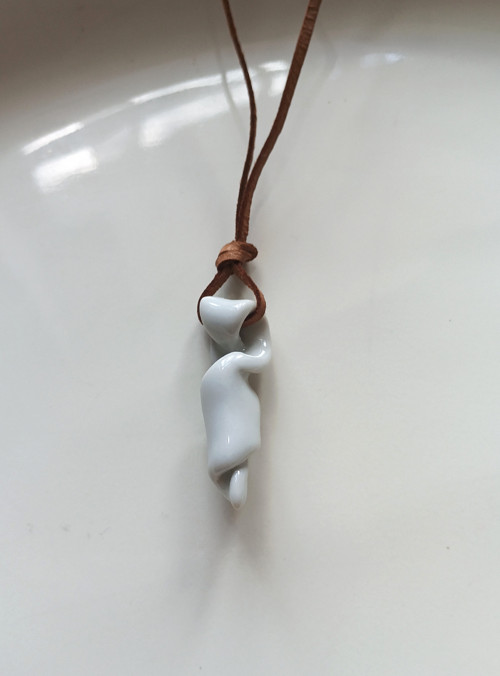 Přívěsek z porcelánu