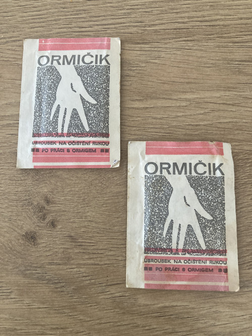 2x papírový ubrousek na čištění rukou Ormičik