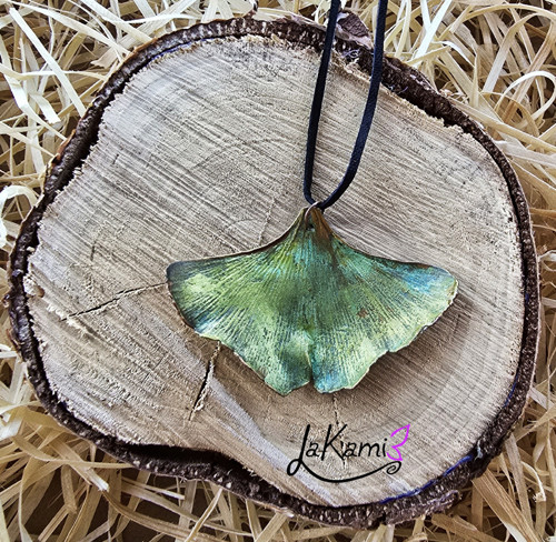 Jinan dvoulaločný (Ginkgo biloba) v mědi