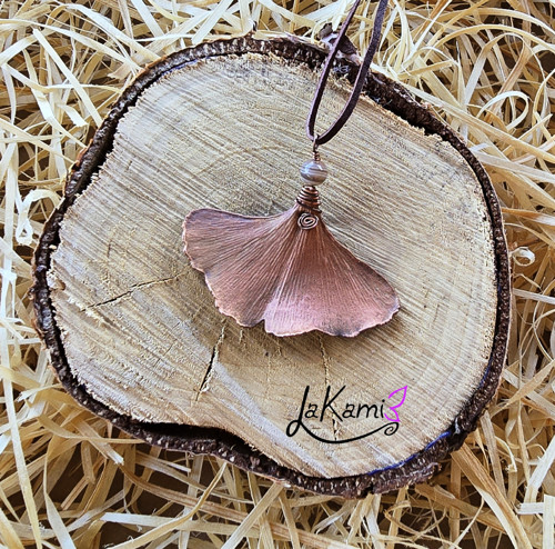Jinan dvoulaločný (Ginkgo biloba) s achátem