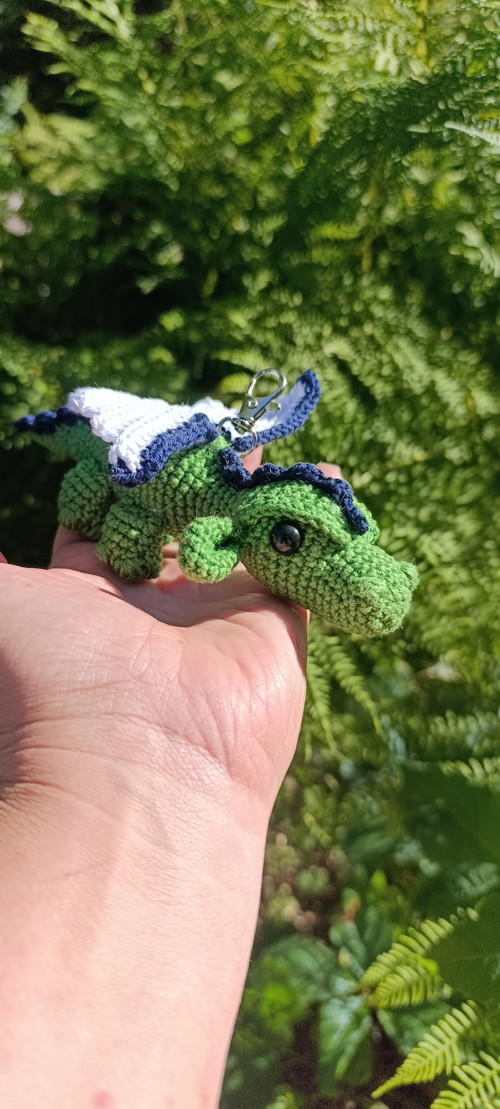Háčkovaný přívěšek , klíčenka drak,dráček 15cm