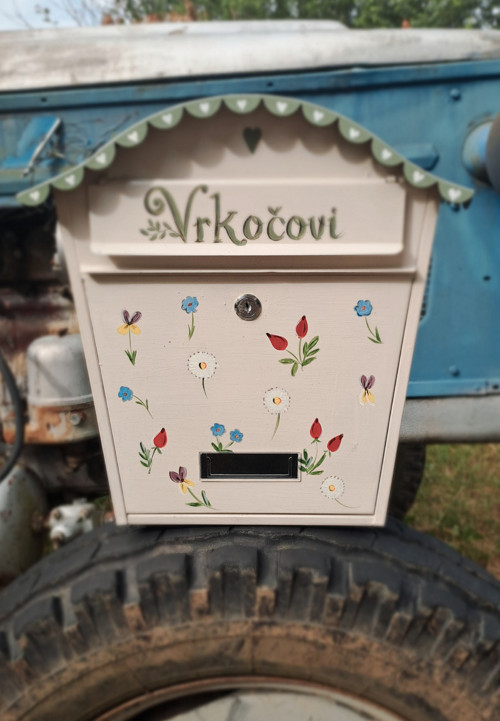 Poštovní schránka malovaná -Vrkočovi