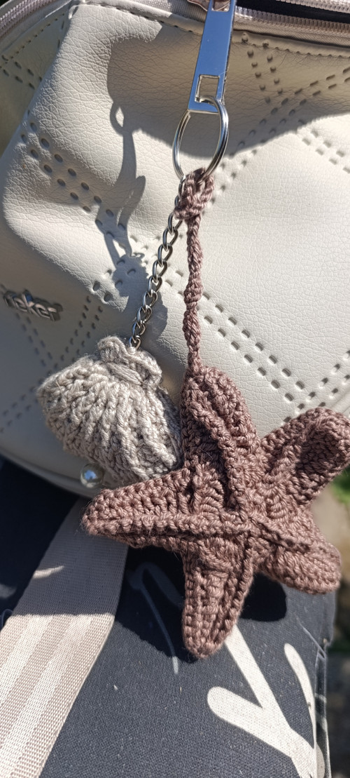 Háčkovaný přívěšek , klíčenka mušle ,hvězda 9cm
