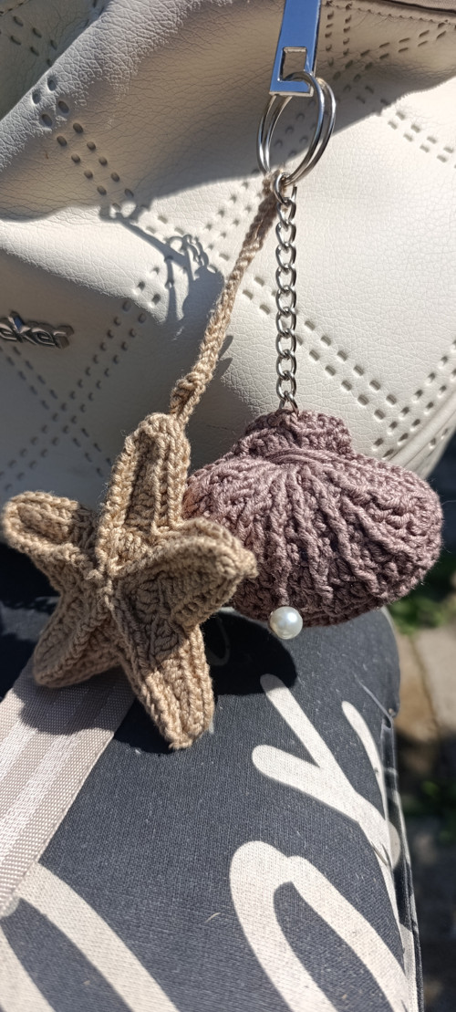 Háčkovaný přívěšek , klíčenka mušle ,hvězda 9cm