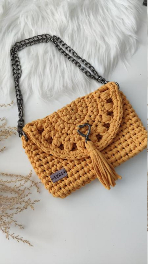 Háčkovaná crossbody kabelka hořčicová — foto 1
