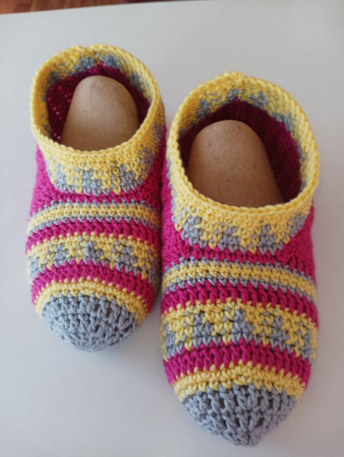 Háčkované papuče s pruhy- vel. 39-41