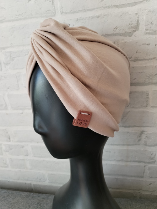Čepice nebo turban v béžové