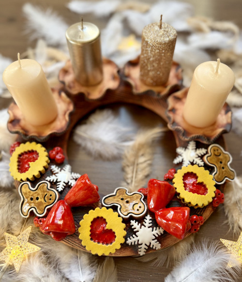 Adventní věnec s vůní cukroví, perníku a zvonků…