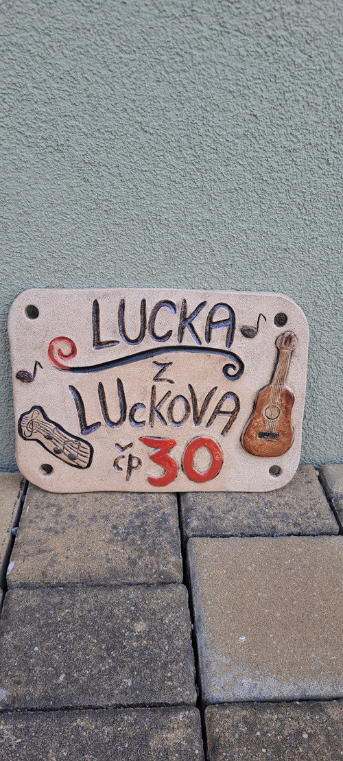 Velká cedule na chatu, barák