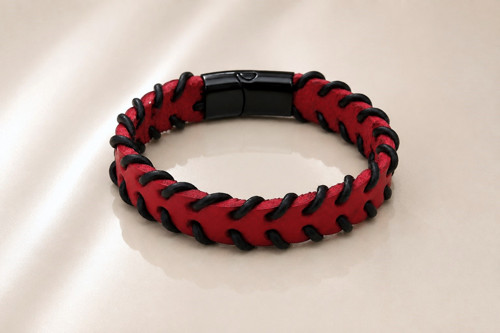 Kožený náramek Red Bracelet – ručně vyrobený