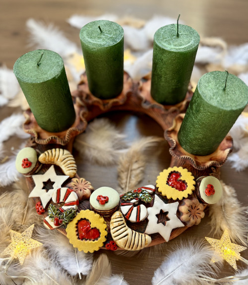 Adventní věnec s vůní cukroví a makronek…